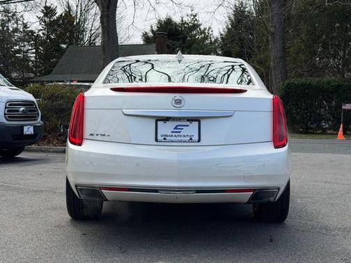 White Diamond Tricoat 2015 Cadillac XTS Premium