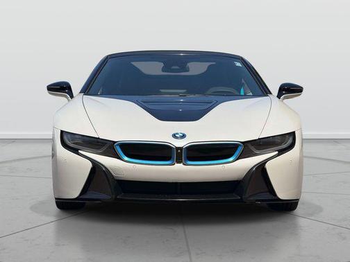 Crystal White Pearl Metallic w/BMW i Frozen Blue 2019 BMW i8 Base