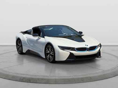 Crystal White Pearl Metallic w/BMW i Frozen Blue 2019 BMW i8 Base