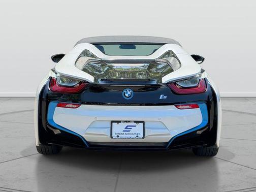 Crystal White Pearl Metallic w/BMW i Frozen Blue 2019 BMW i8 Base