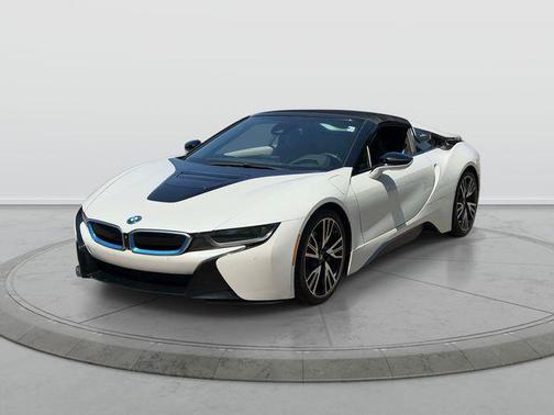 Crystal White Pearl Metallic w/BMW i Frozen Blue 2019 BMW i8 Base
