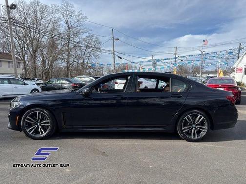 2022 BMW 750 i xDrive
