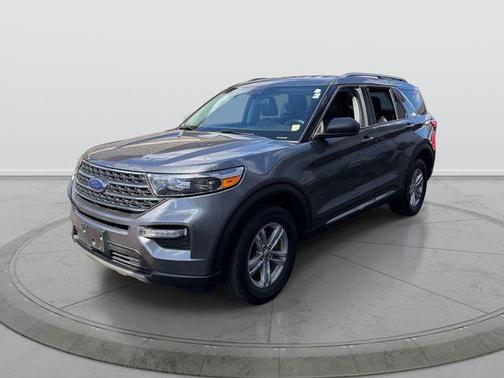 Gray Metallic 2022 Ford Explorer XLT
