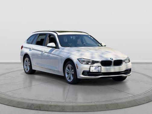 White Metallic 2017 BMW 330 xDrive