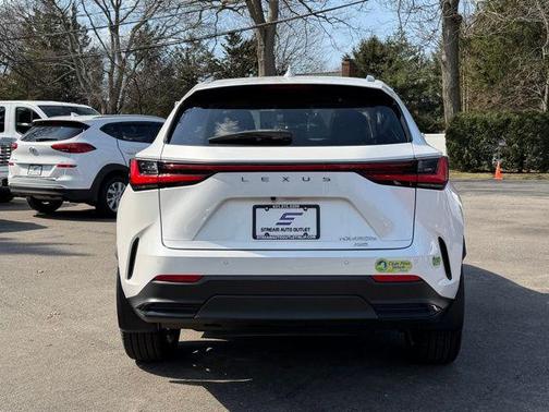 2022 Lexus NX 450h+ Luxury