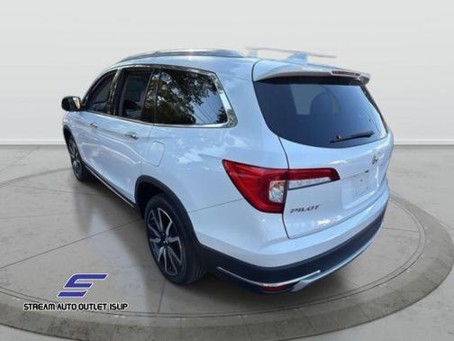 2022 Honda Pilot Touring 8-Passenger