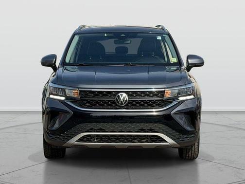 Gray 2023 Volkswagen Taos 1.5T SE
