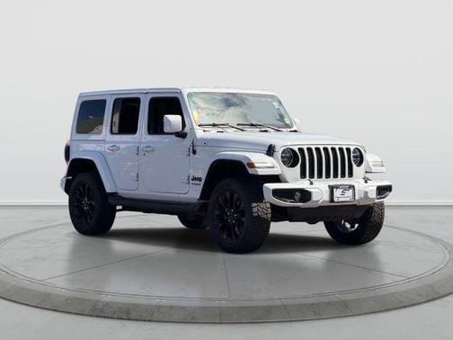Bright White Clearcoat 2022 Jeep Wrangler Unlimited Sahara