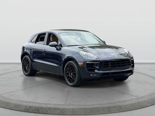 Night Blue Metallic 2018 Porsche Macan Macan GTS