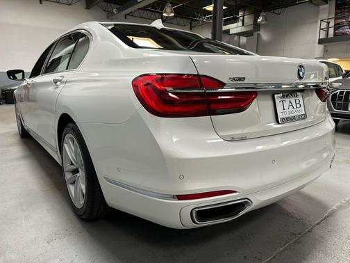 2017 BMW 750 i xDrive