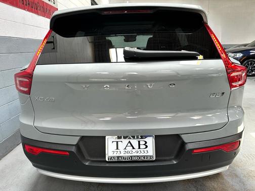 2024 Volvo XC40 B5 Core Bright Theme