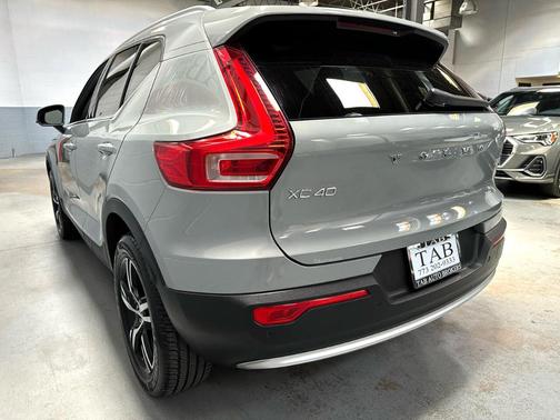 2024 Volvo XC40 B5 Core Bright Theme