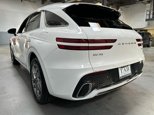 2023 Genesis GV70 2.5T
