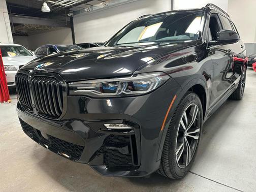2022 BMW X7 M50i