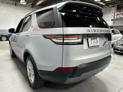Indus Silver 2018 Land Rover Discovery SE