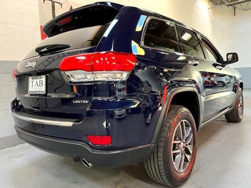 Photo 3 of 27 of 2018 Jeep Grand Cherokee Limited