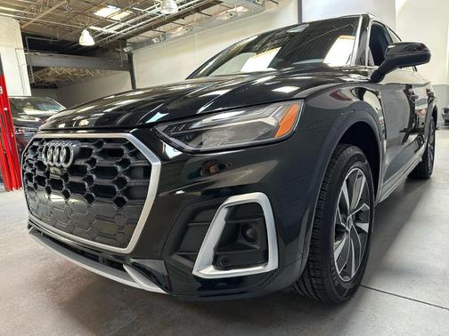 Mythos Black Metallic 2023 Audi Q5 45 S line Premium Plus