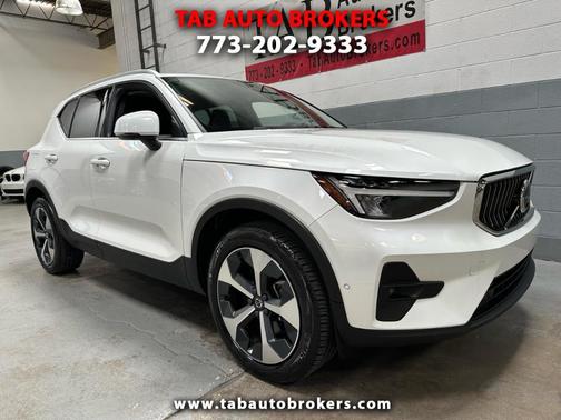 2024 Volvo XC40 B5 Plus Bright Theme