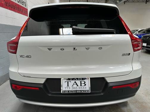 2024 Volvo XC40 B5 Plus Bright Theme