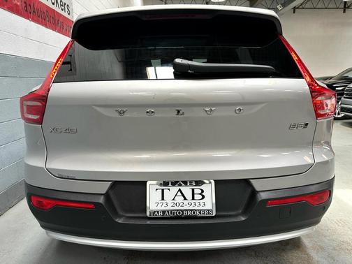 2024 Volvo XC40 B5 Core Bright Theme