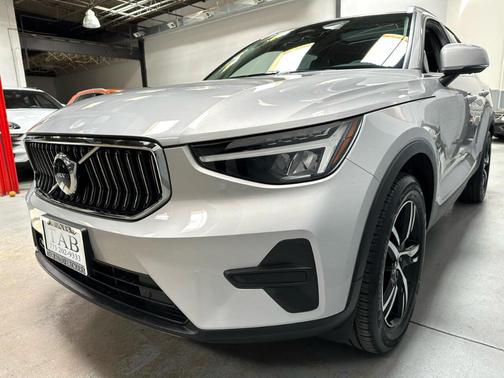 2024 Volvo XC40 B5 Core Bright Theme