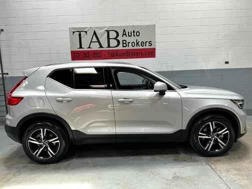 2024 Volvo XC40 B5 Core Bright Theme