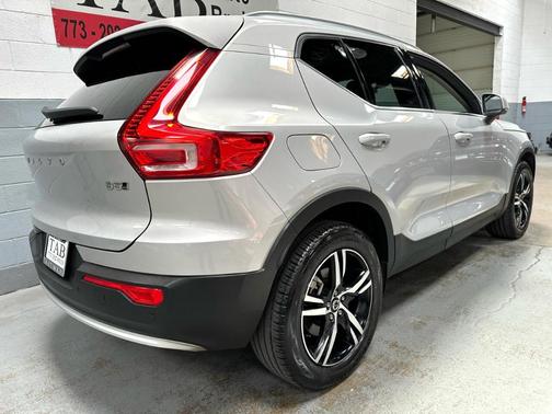 2024 Volvo XC40 B5 Core Bright Theme