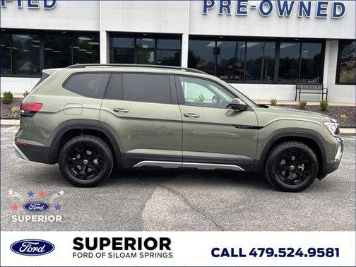 Avocado Green Pearl 2025 Volkswagen Atlas 2.0T Peak Edition