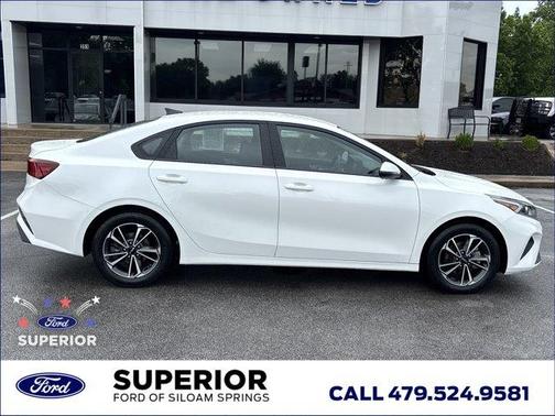 Snow White Pearl 2023 Kia Forte LXS