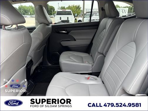 Moon Dust 2021 Toyota Highlander XLE