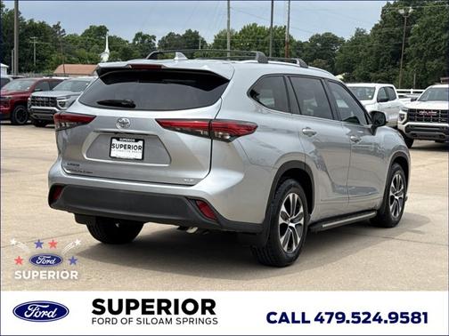 Moon Dust 2021 Toyota Highlander XLE