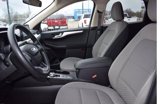 Photo 5 of 24 of 2020 Ford Escape SE
