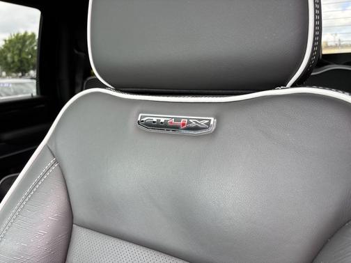 Summit White 2024 GMC Sierra 2500 AT4X