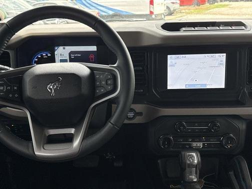 Oxford White 2022 Ford Bronco Wildtrak