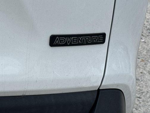 Ice 2023 Toyota RAV4 Adventure