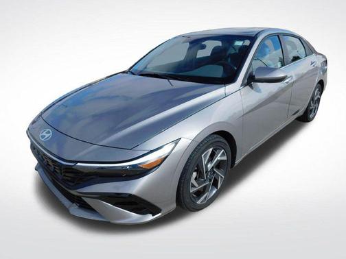 2025 Hyundai ELANTRA SEL