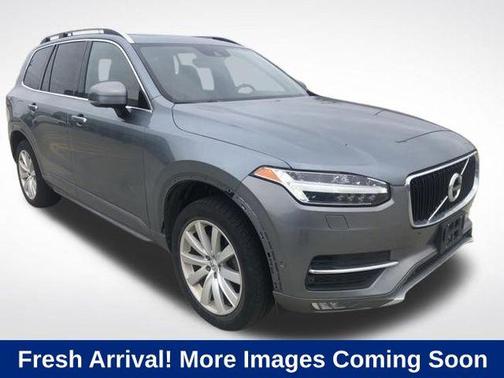 Gray 2018 Volvo XC90 T6 Momentum