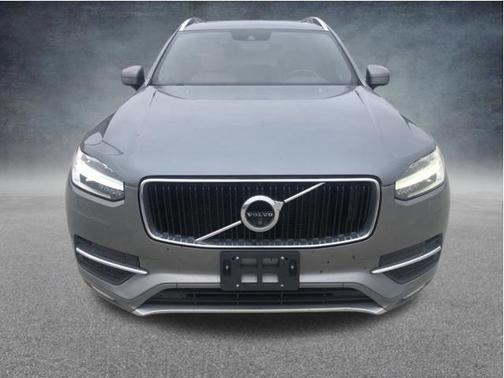 Gray Metallic 2018 Volvo XC90 T6 Momentum
