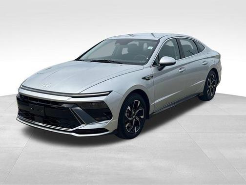 Aero Silver 2025 Hyundai SONATA SEL