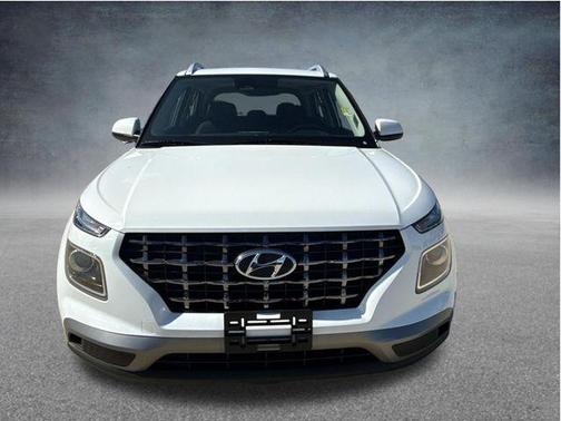 Lunar White 2025 Hyundai VENUE SEL