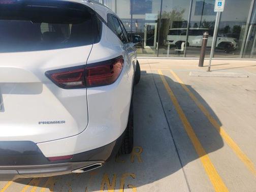 Iridescent Pearl Tricoat 2023 Chevrolet Blazer Premier