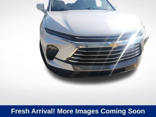 Iridescent Pearl Tricoat 2023 Chevrolet Blazer Premier