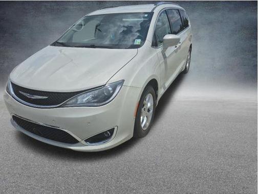 Luxury White Pearlcoat 2019 Chrysler Pacifica Touring-L Plus