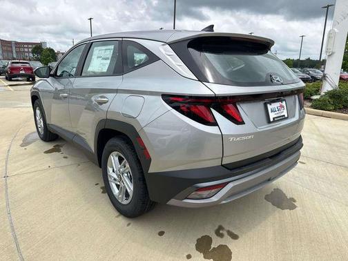 Shimmering Silver 2026 Hyundai TUCSON SE