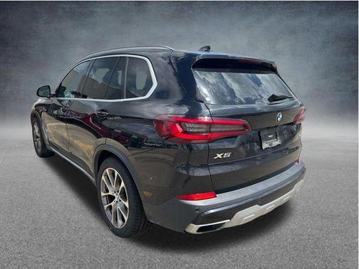 Black Sapphire Metallic 2022 BMW X5 sDrive40i