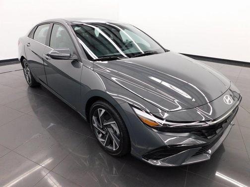 2025 Hyundai ELANTRA SEL