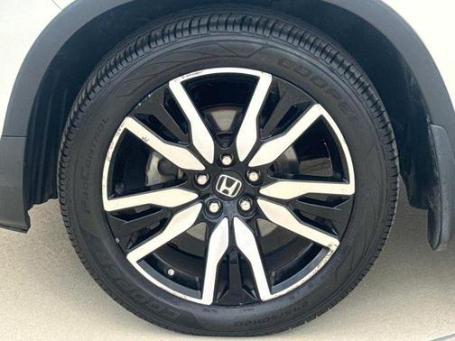 White Diamond Pearl 2019 Honda Pilot Elite