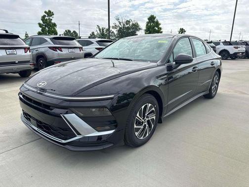 Abyss Black 2026 Hyundai SONATA Hybrid Base