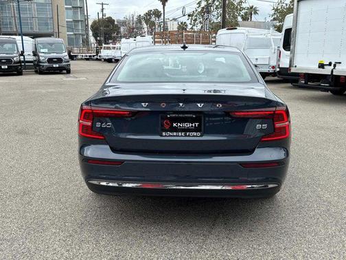 2023 Volvo S60 B5 Plus Dark Theme