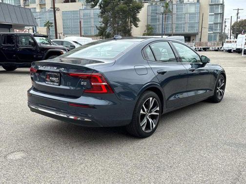 2023 Volvo S60 B5 Plus Dark Theme